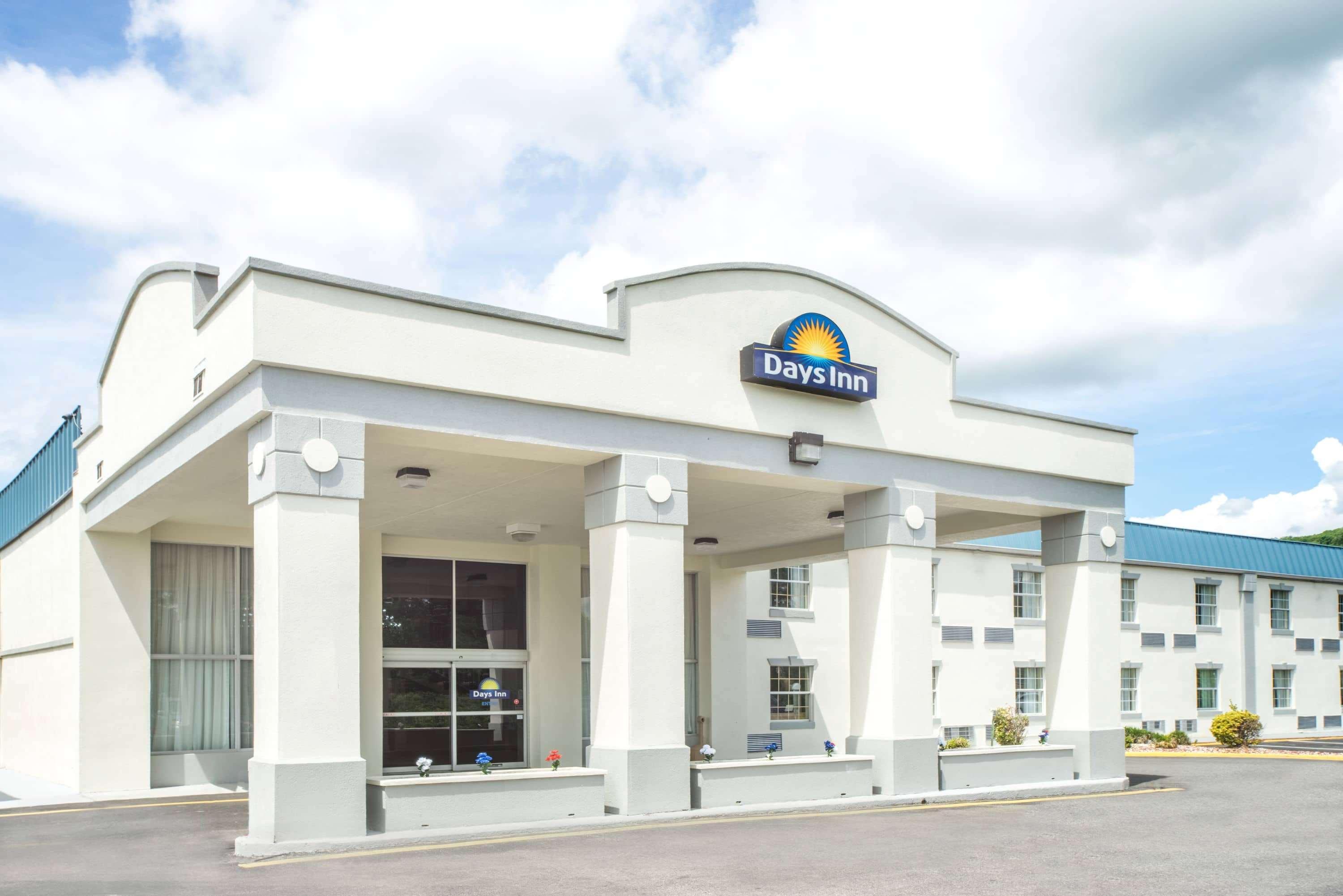 Days Inn By Wyndham Roanoke Near I-81 Exterior photo